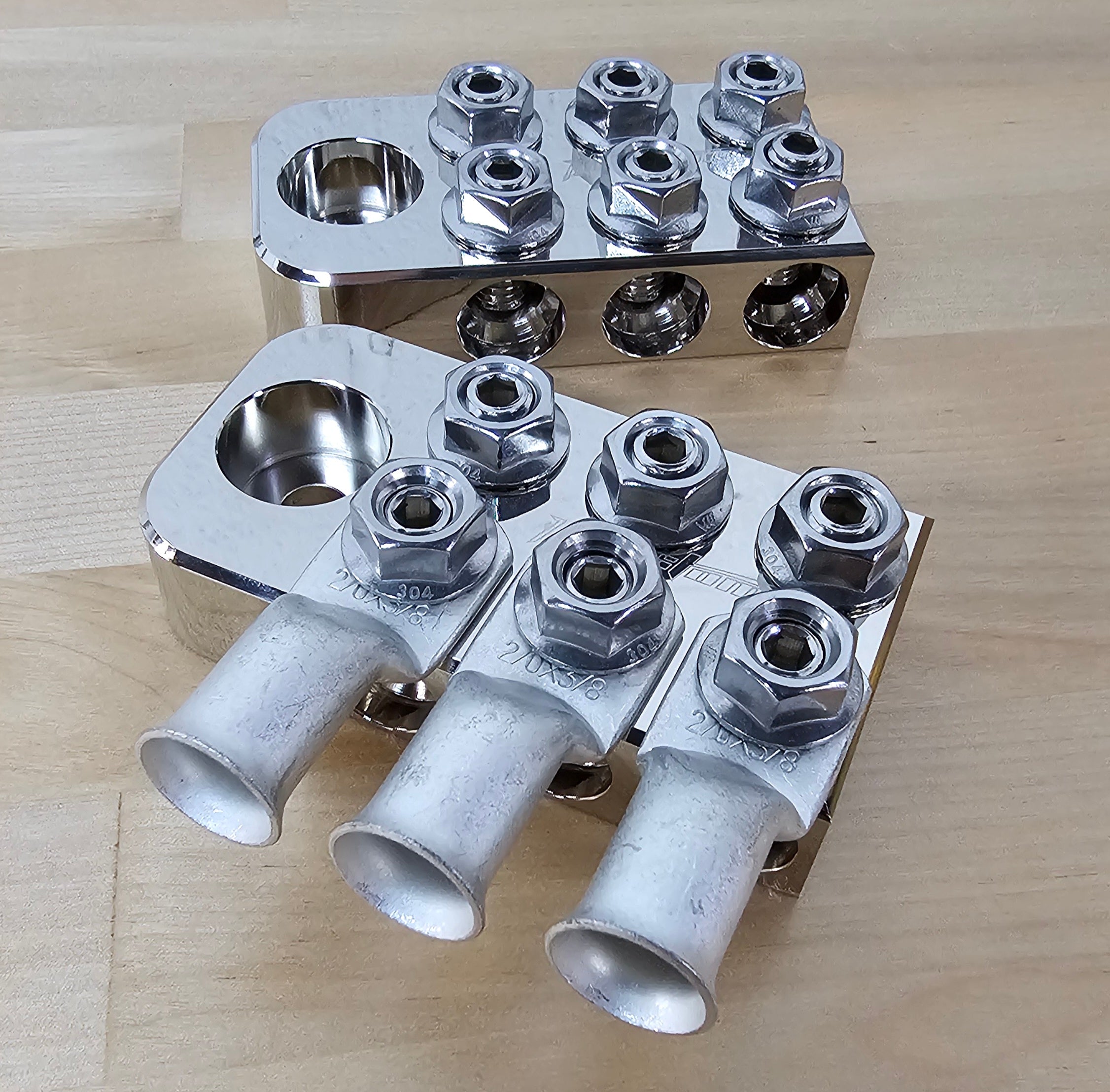 Lug/Input Combo Bolt Down Battery Terminals